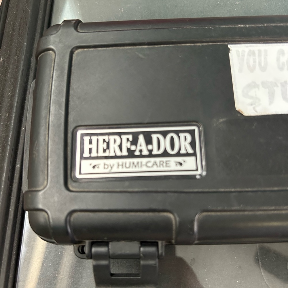 Black Waterproof Humidor - Picture 4 of 10